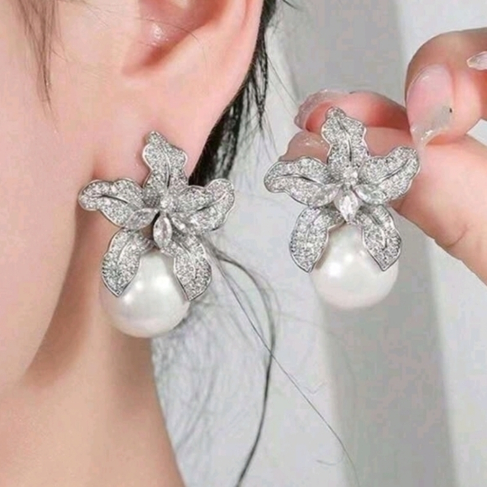 BOSTON PROPER RHINESTONE PEARL DROP EARRINGS 2 - Picture 2 of 3